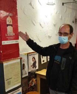 Jancho en la pegada de carteles de Pilares 2021