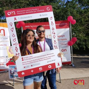 Asistentes al festival participando en nuestros juegos