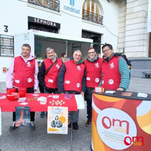 Plaza de España (Zaragoza) nuestros voluntarios estrenan nuevos chalecos corporativos